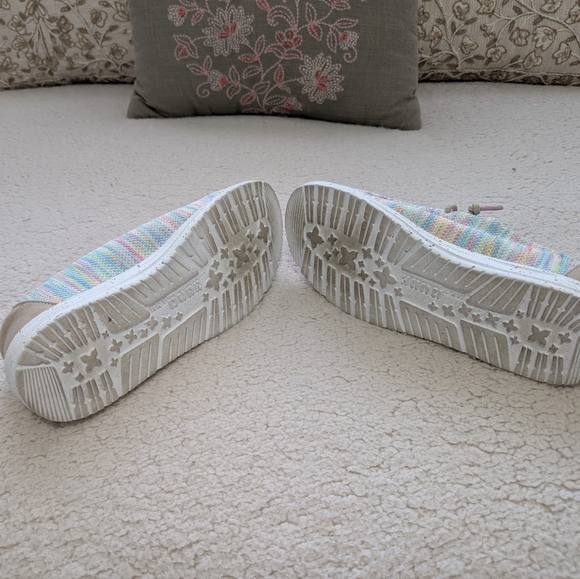 Gently Used Women's Size 8 Hey Dude Shoes - Picture 6 of 7